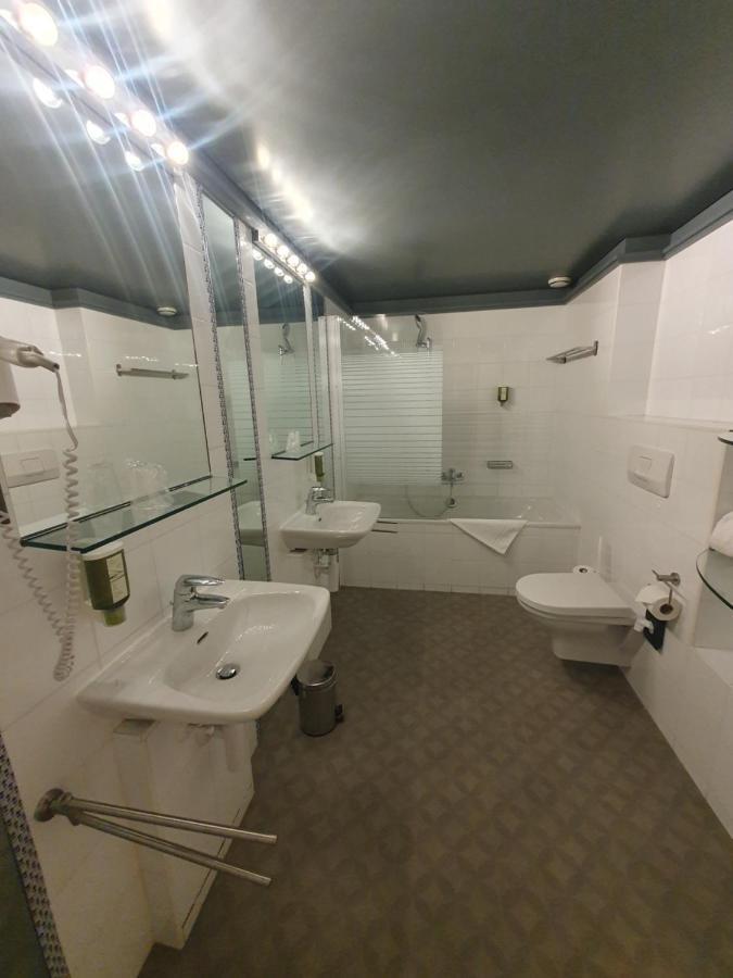 L'Hôtel by Hostellerie du Château Rolle Extérieur photo