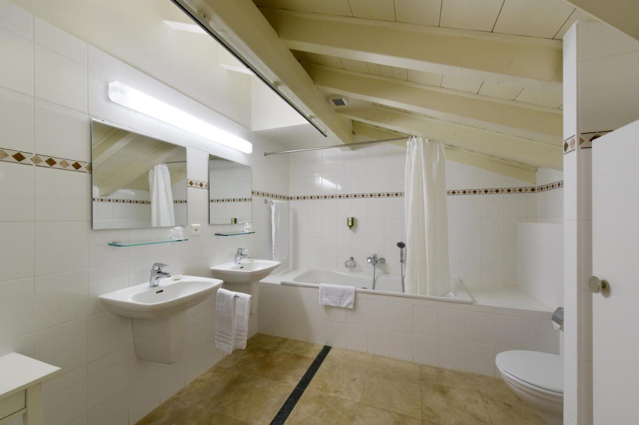 L'Hôtel by Hostellerie du Château Rolle Extérieur photo